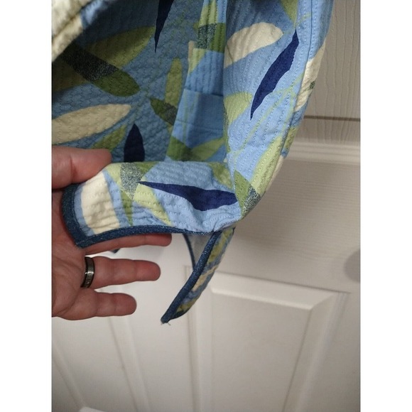 Alfred Dunner Lightweight Quilted Shacket Blue Green Leaf Print. Size 14P - Picture 9 of 12